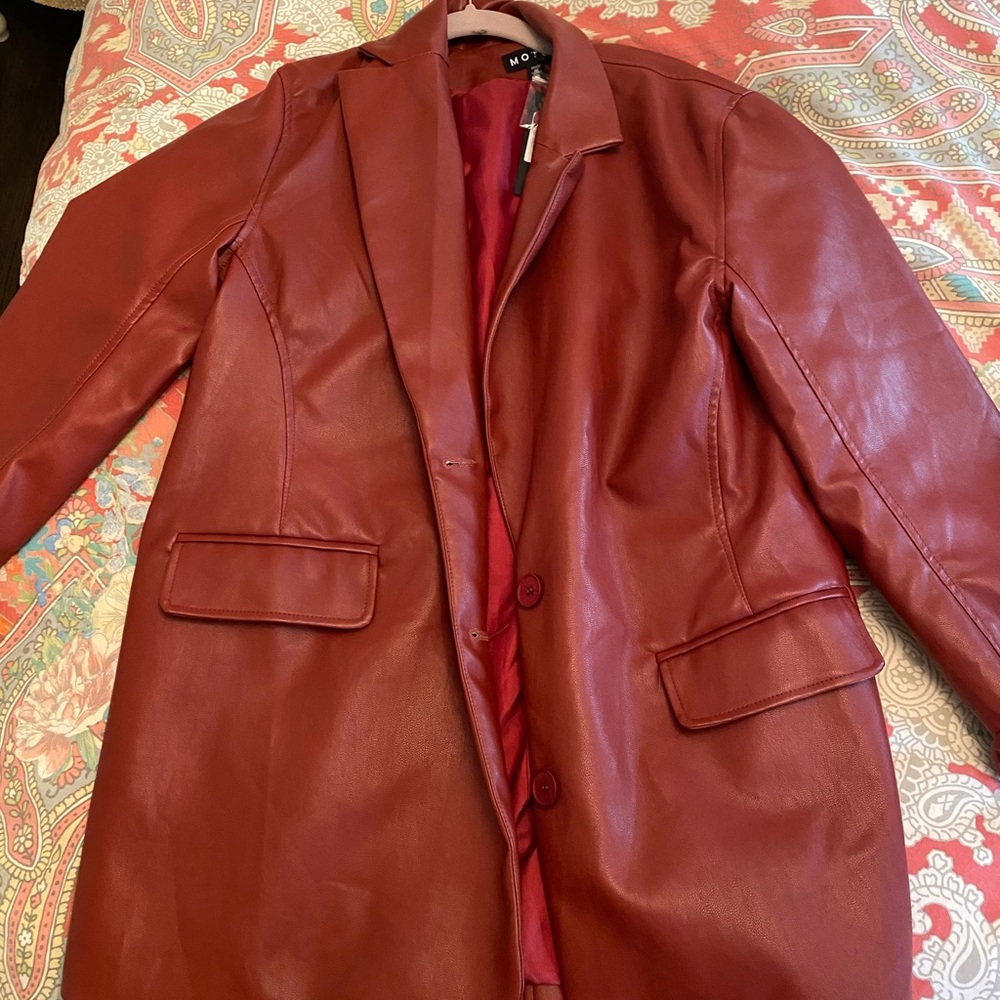 Saken Blazer red Motel Rocks